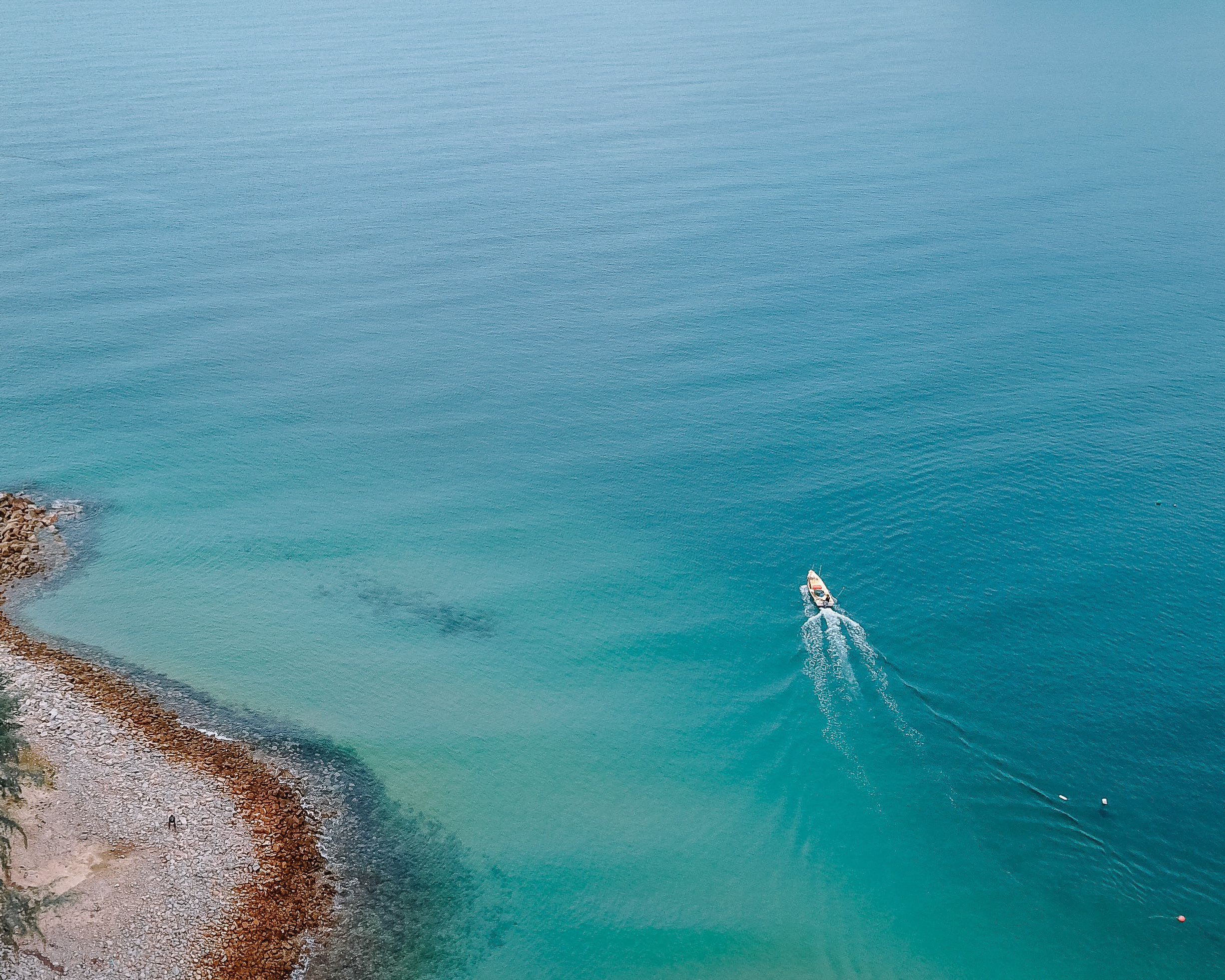 Sailing to the horizon