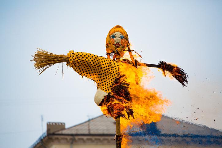 burning-scarecrows-ecuador