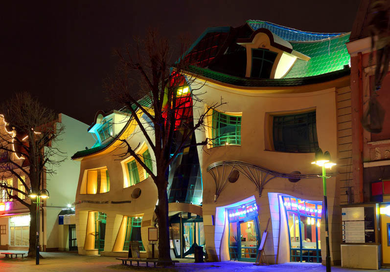 Crooked House, Poland