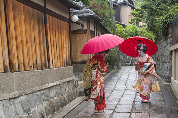 geishas-kyoto-japan