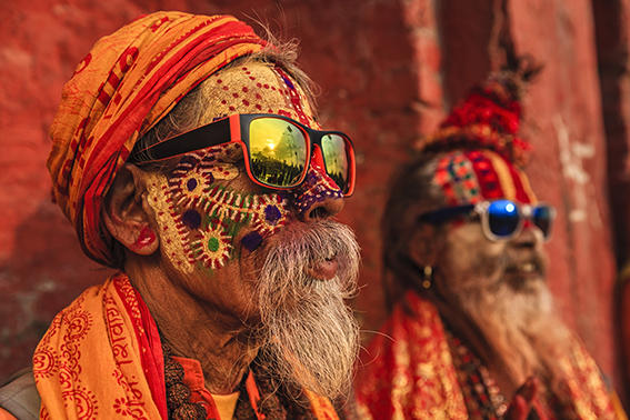 sadhu-indian-holymen-sitting-temple